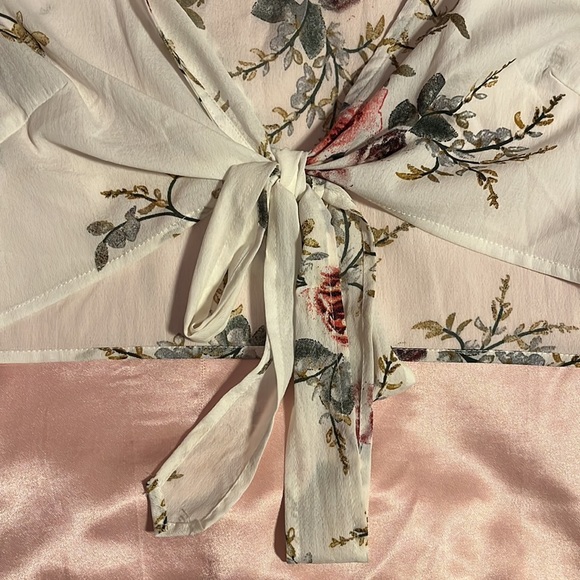 Floral Tie Crop Top - Picture 2 of 5